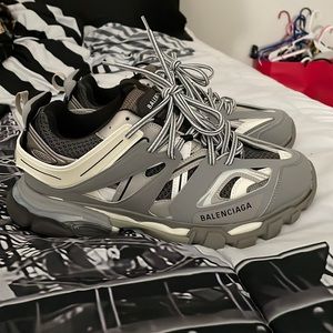 Balenciga tracks